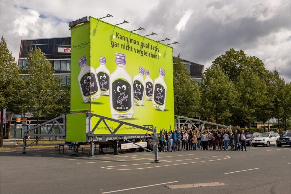 Advertising banner recycling
